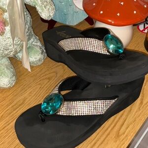 Elegant Black Sandals with Teal Accent